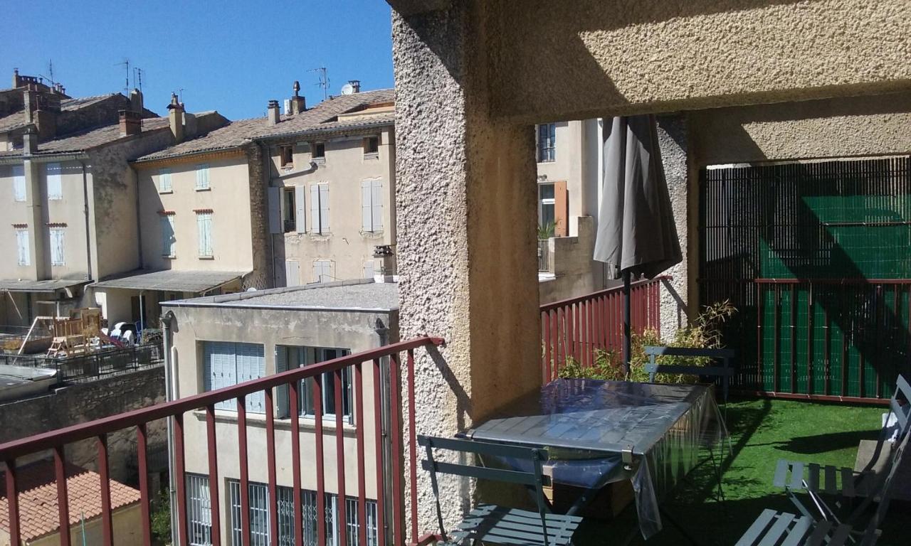 Appartement Climatise Avec Terrasse Au Coeur De Nyons Εξωτερικό φωτογραφία